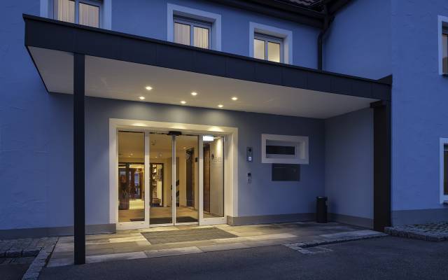 Hoteleingang - Aparthotel Rose Ellwangen